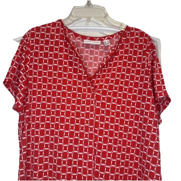 Susan Graver Women’s Red White Geometric Cap Sleeve V-Neck Liquid Knit Top Sz S - Picture 2 of 9